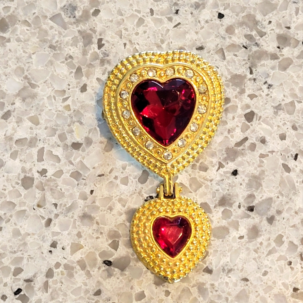 VINTAGE VICTORIA SECRET BEAUTIFUL HARD SHAPE BROOCH.